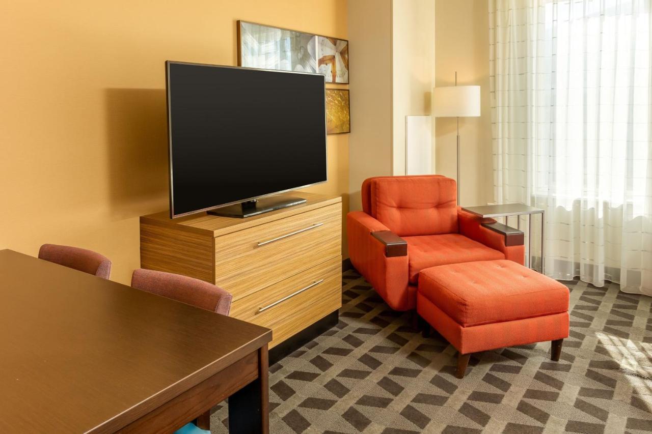 Towneplace Suites By Marriott Las Vegas Stadium District Exterior photo