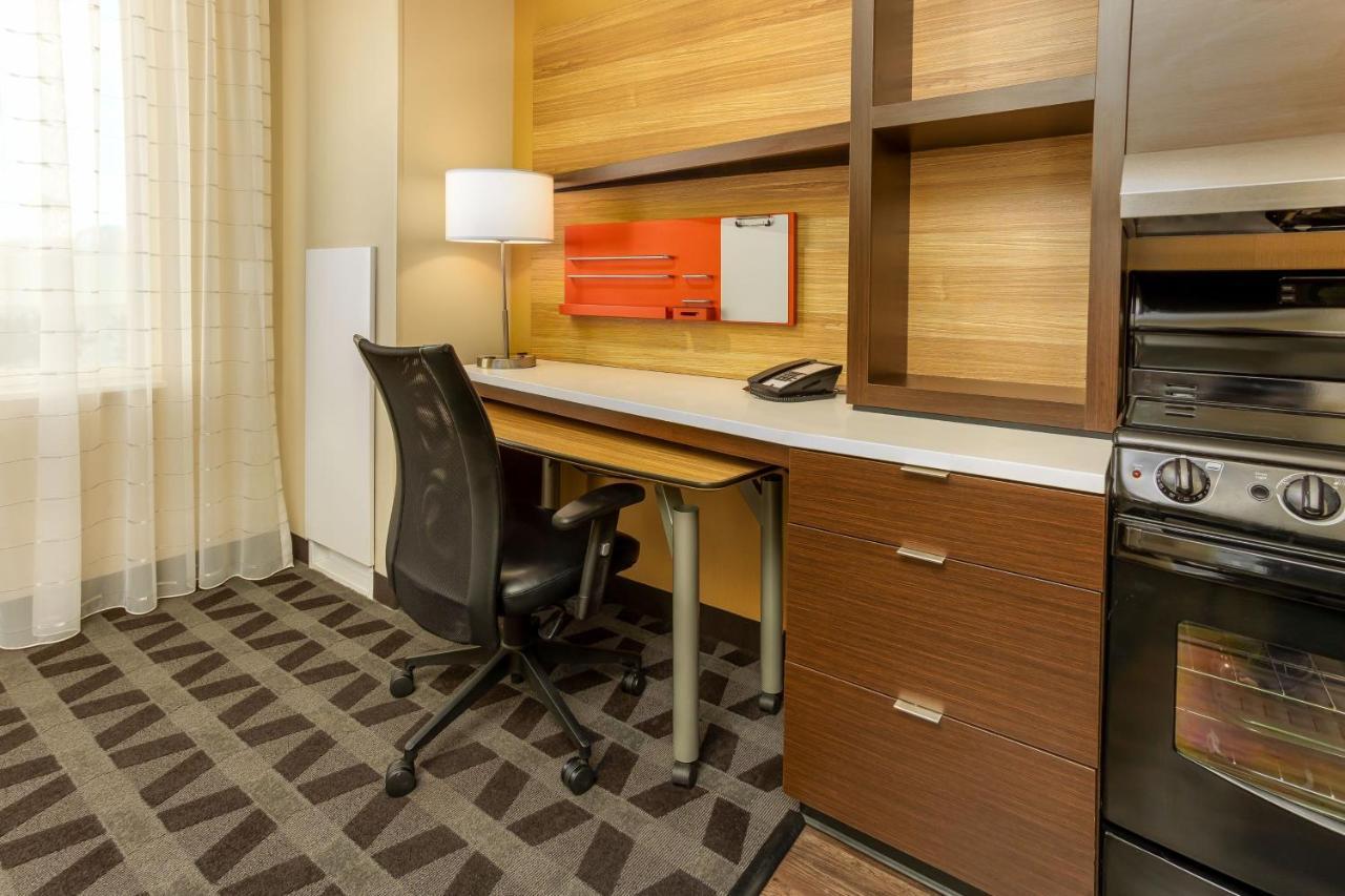 Towneplace Suites By Marriott Las Vegas Stadium District Exterior photo