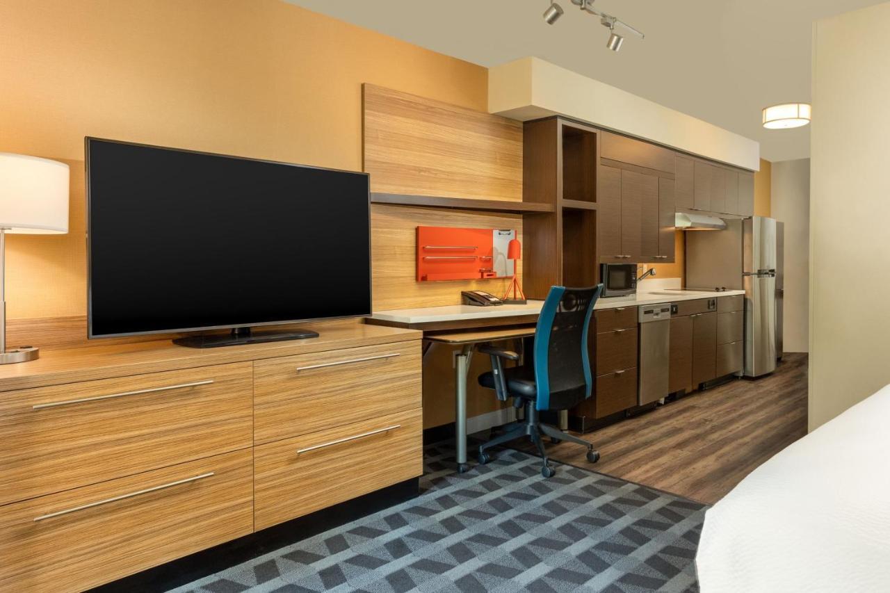 Towneplace Suites By Marriott Las Vegas Stadium District Exterior photo