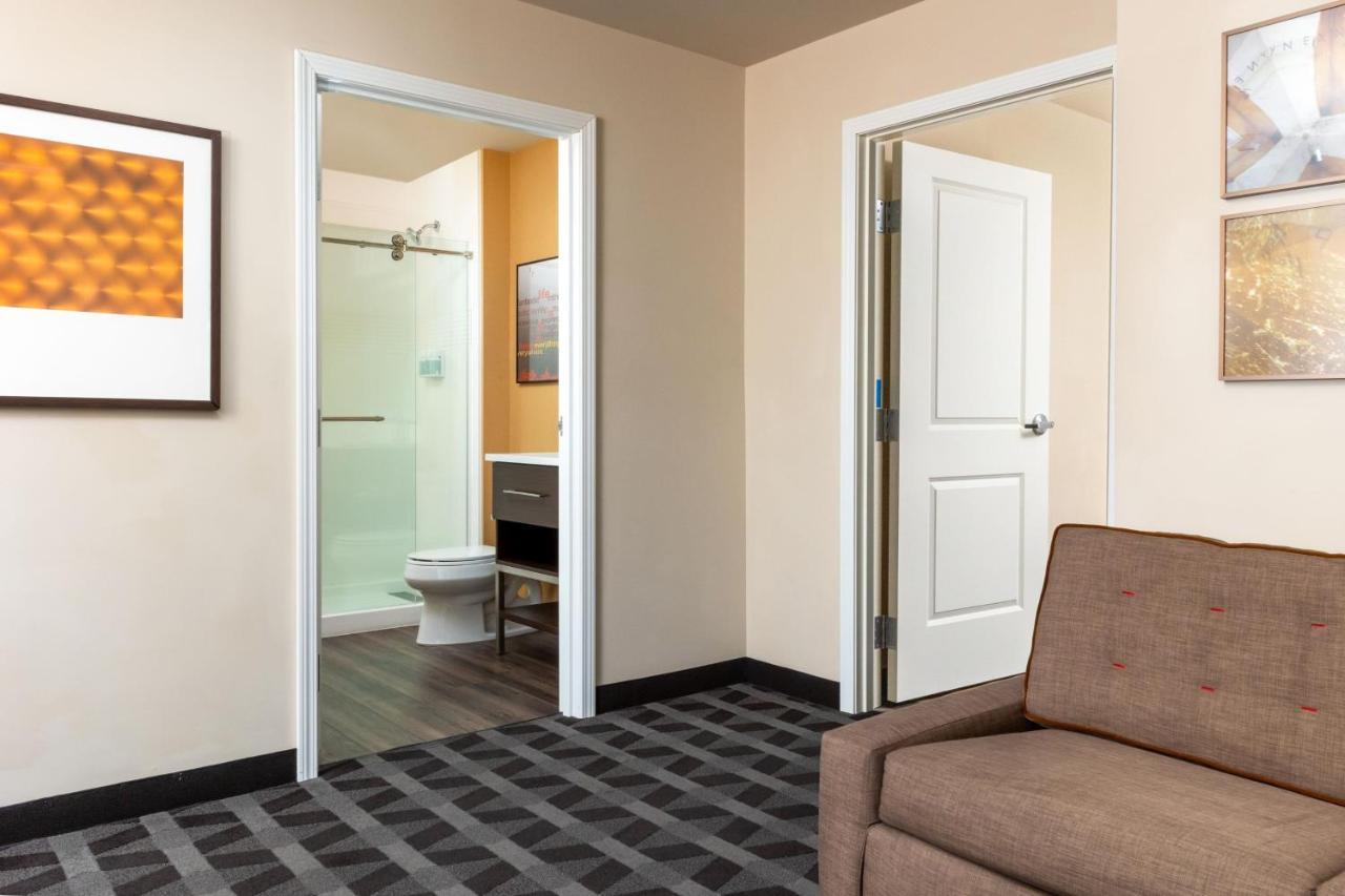 Towneplace Suites By Marriott Las Vegas Stadium District Exterior photo
