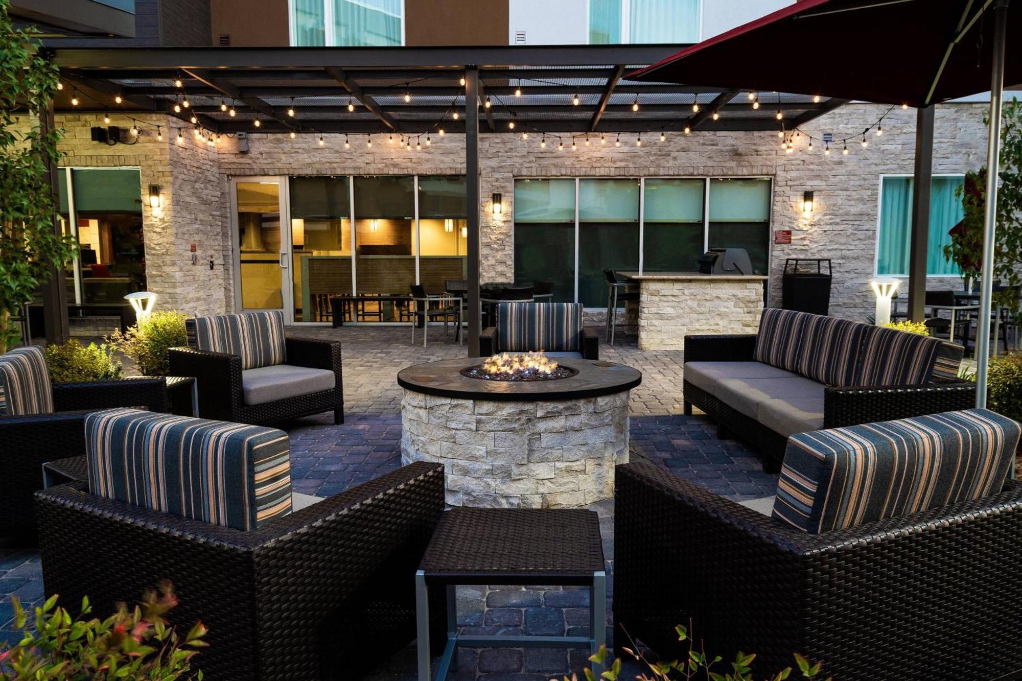 Towneplace Suites By Marriott Las Vegas Stadium District Exterior photo
